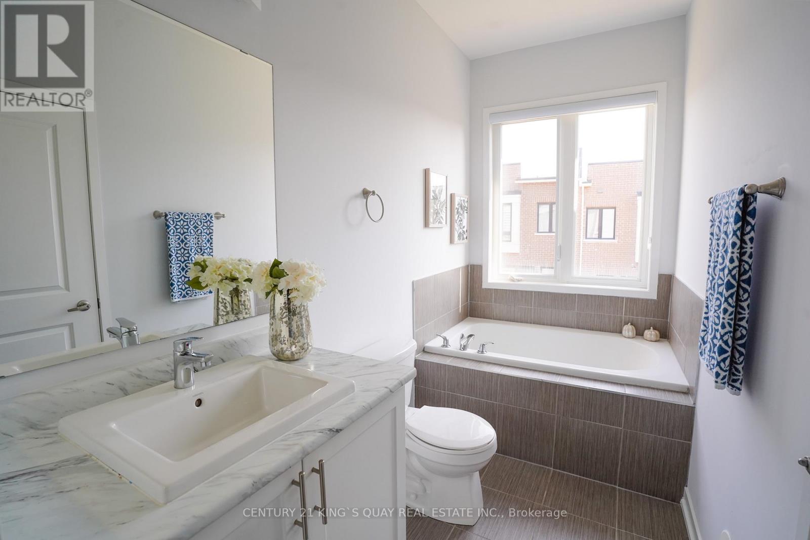 42 Fancamp Drive, Vaughan, Ontario  L6A 4Z1 - Photo 20 - N12414756