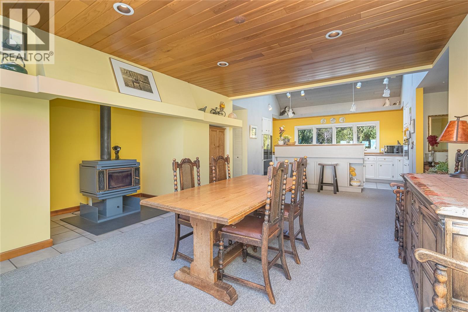 Property at 3633 Park Dr image 3