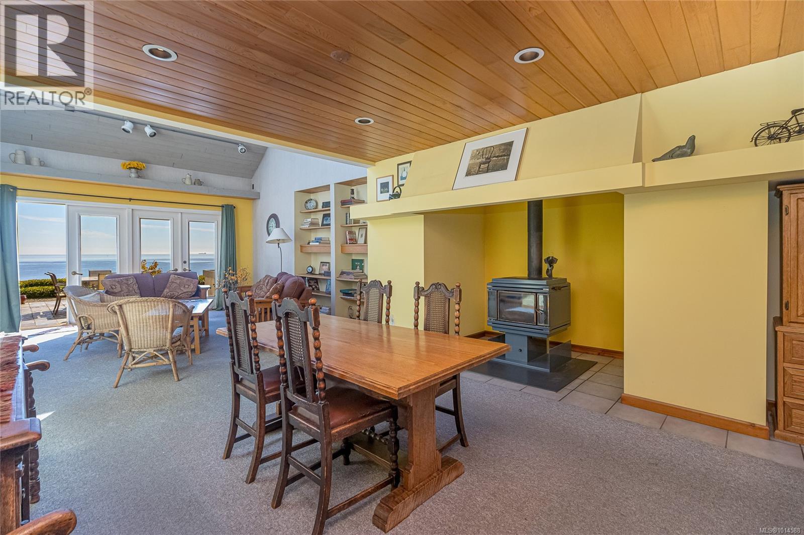 Property at 3633 Park Dr image 2