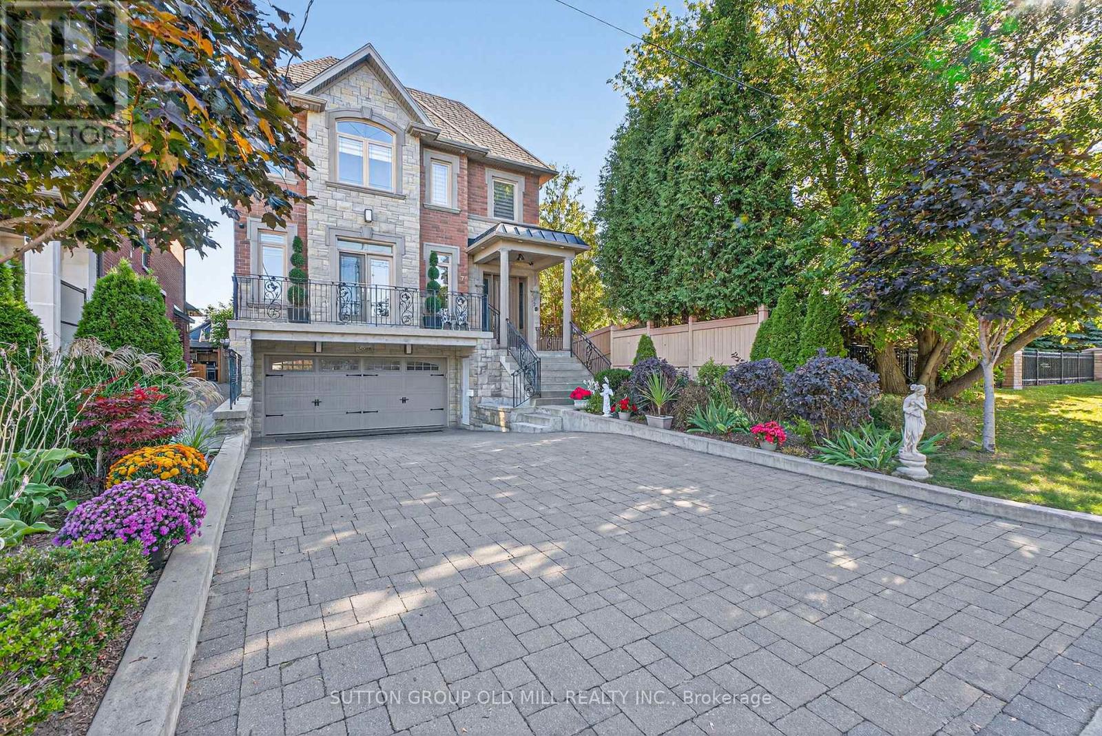 7 Cousins Drive, Aurora, Ontario  L4G 1B2 - Photo 2 - N12417468