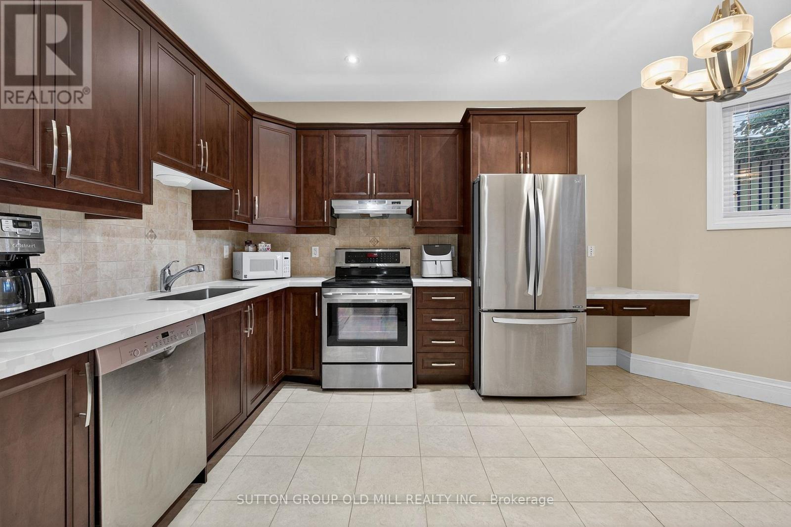 7 Cousins Drive, Aurora, Ontario  L4G 1B2 - Photo 34 - N12417468
