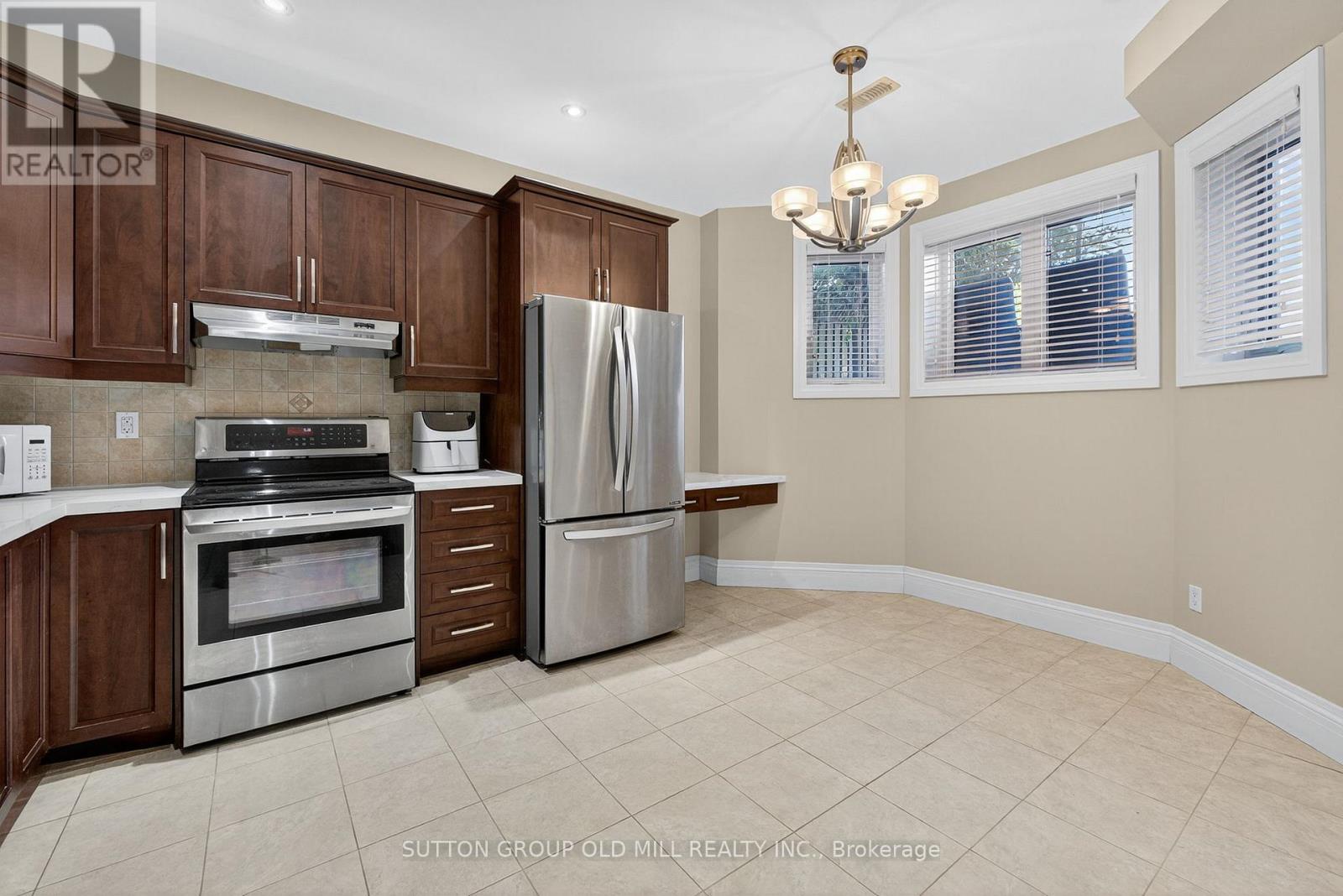 7 Cousins Drive, Aurora, Ontario  L4G 1B2 - Photo 35 - N12417468