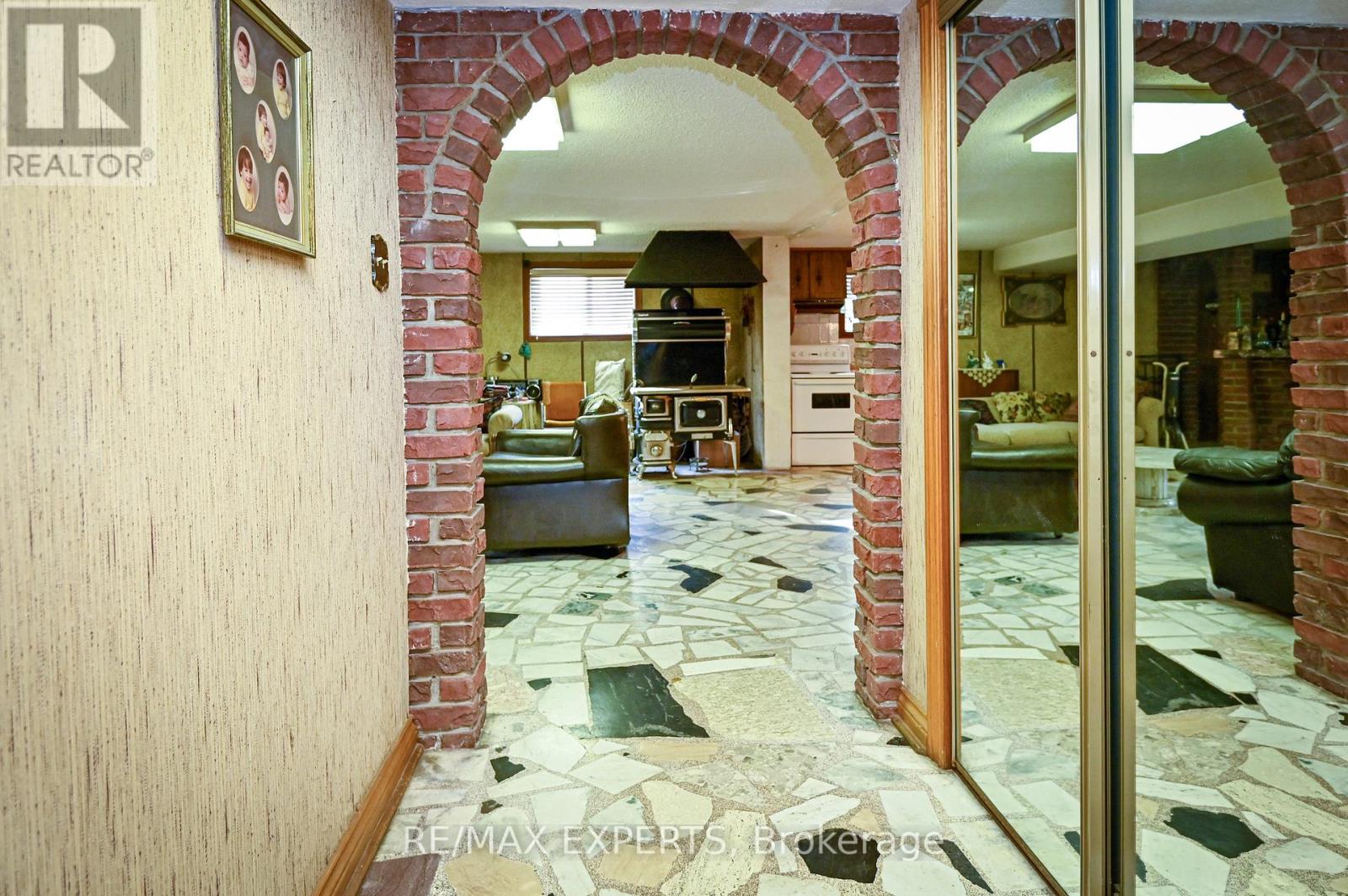 2355 Major Mackenzie Drive, Vaughan, Ontario  L6A 3Z2 - Photo 17 - N12417475