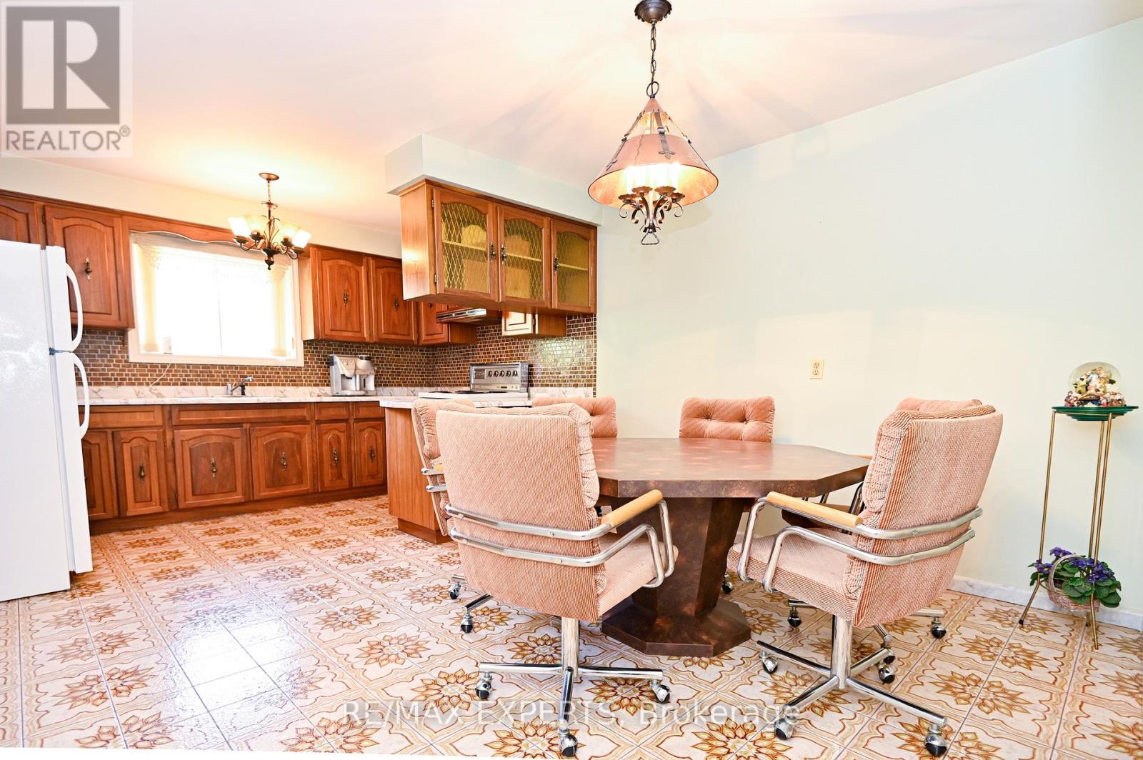 2355 Major Mackenzie Drive, Vaughan, Ontario  L6A 3Z2 - Photo 7 - N12417475