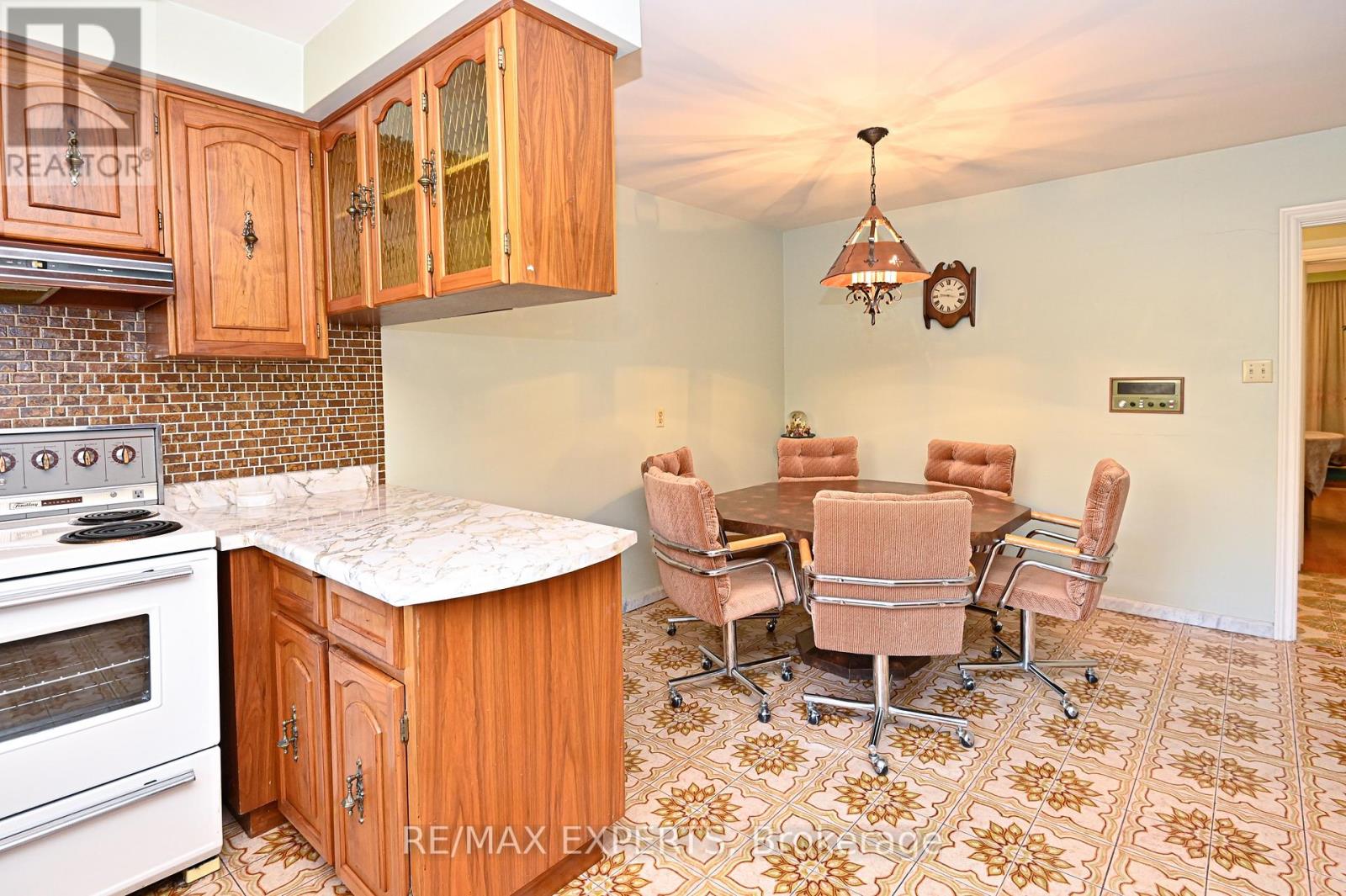 2355 Major Mackenzie Drive, Vaughan, Ontario  L6A 3Z2 - Photo 9 - N12417475