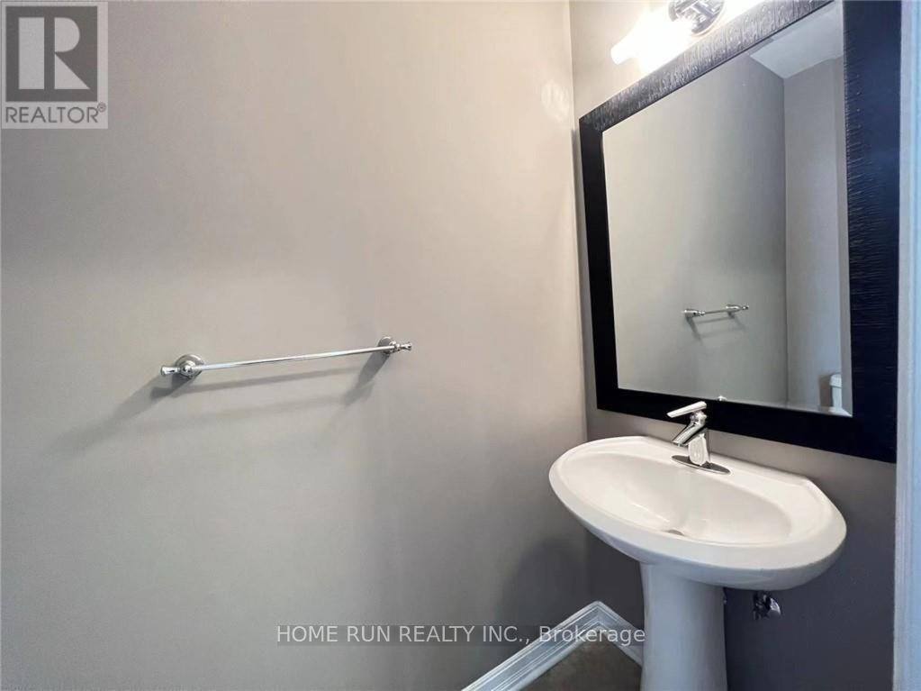 46 St Helen's Place, Ottawa, Ontario  K2G 2P1 - Photo 10 - X12417482