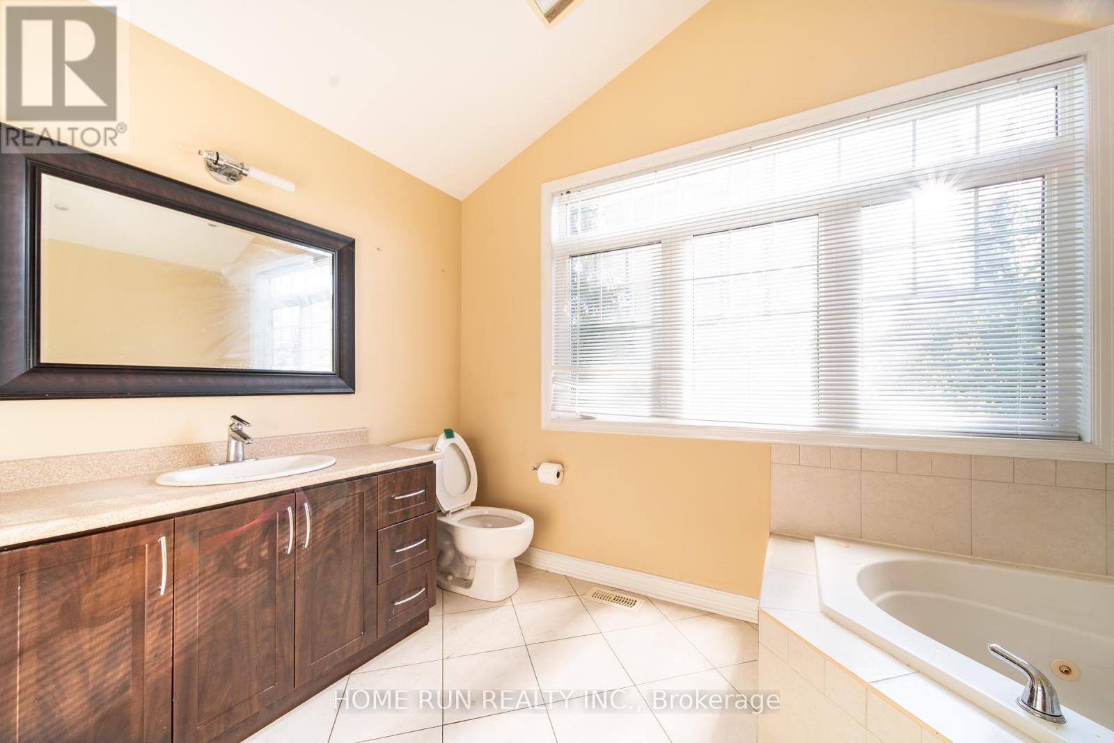 46 St Helen's Place, Ottawa, Ontario  K2G 2P1 - Photo 16 - X12417482