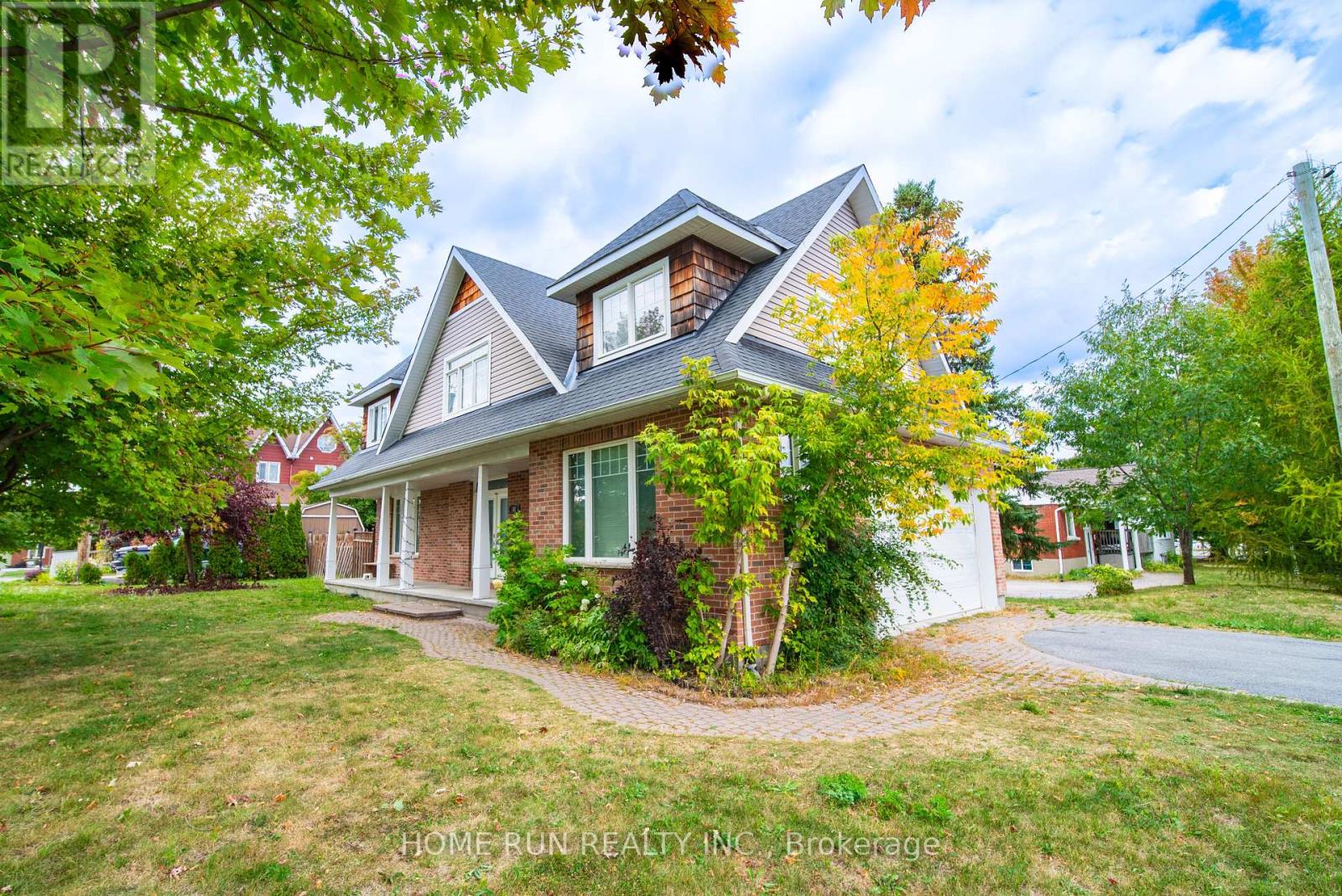 46 St Helen's Place, Ottawa, Ontario  K2G 2P1 - Photo 3 - X12417482