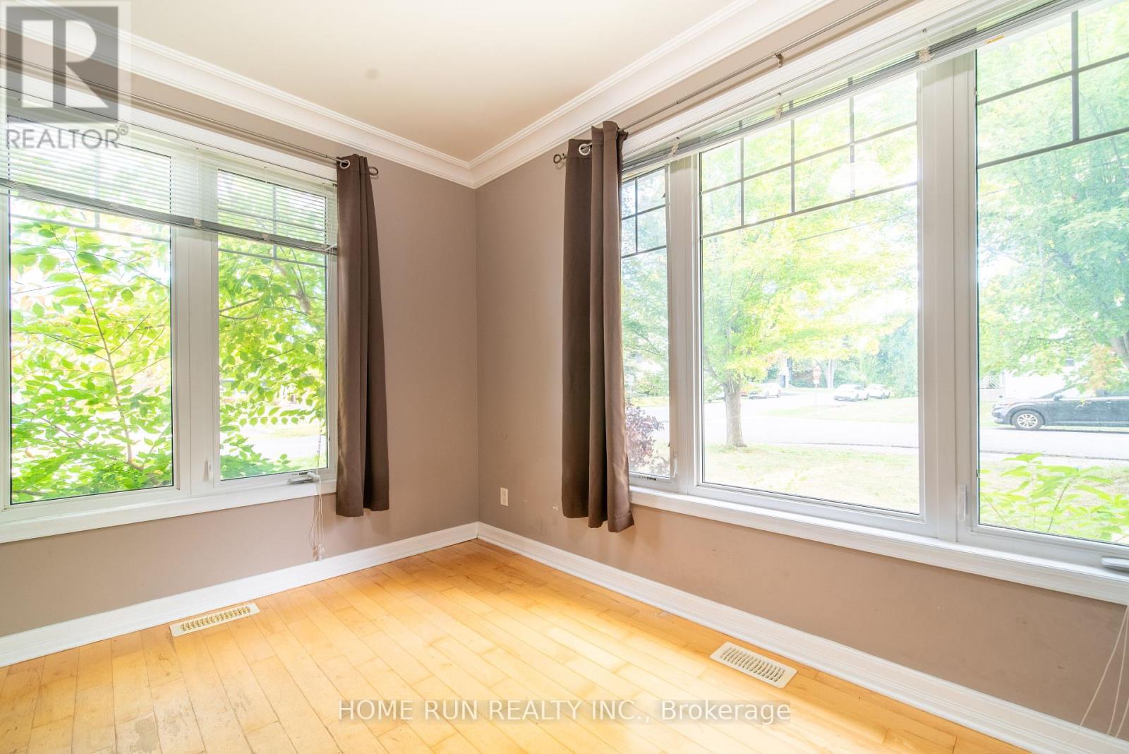 46 St Helen's Place, Ottawa, Ontario  K2G 2P1 - Photo 4 - X12417482