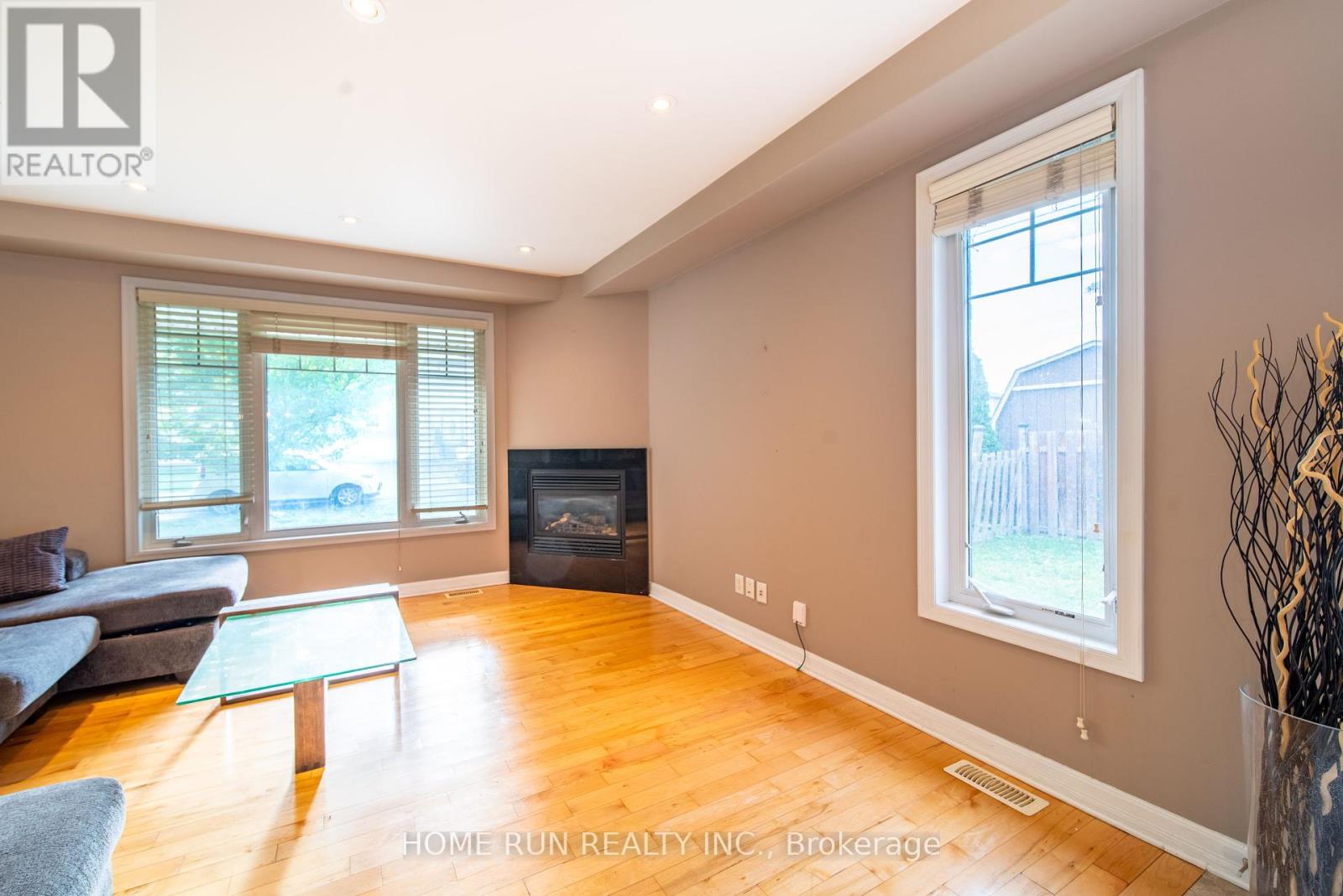 46 St Helen's Place, Ottawa, Ontario  K2G 2P1 - Photo 6 - X12417482