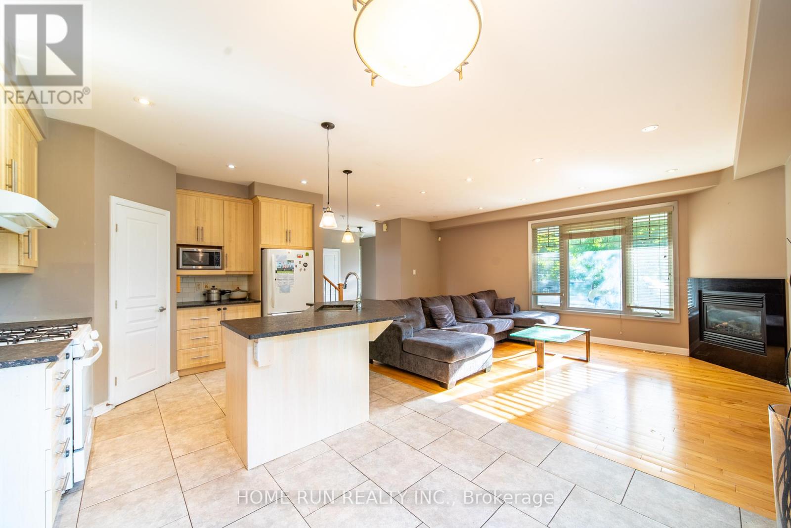 46 St Helen's Place, Ottawa, Ontario  K2G 2P1 - Photo 7 - X12417482