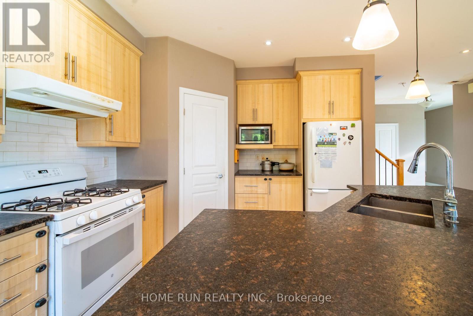 46 St Helen's Place, Ottawa, Ontario  K2G 2P1 - Photo 8 - X12417482