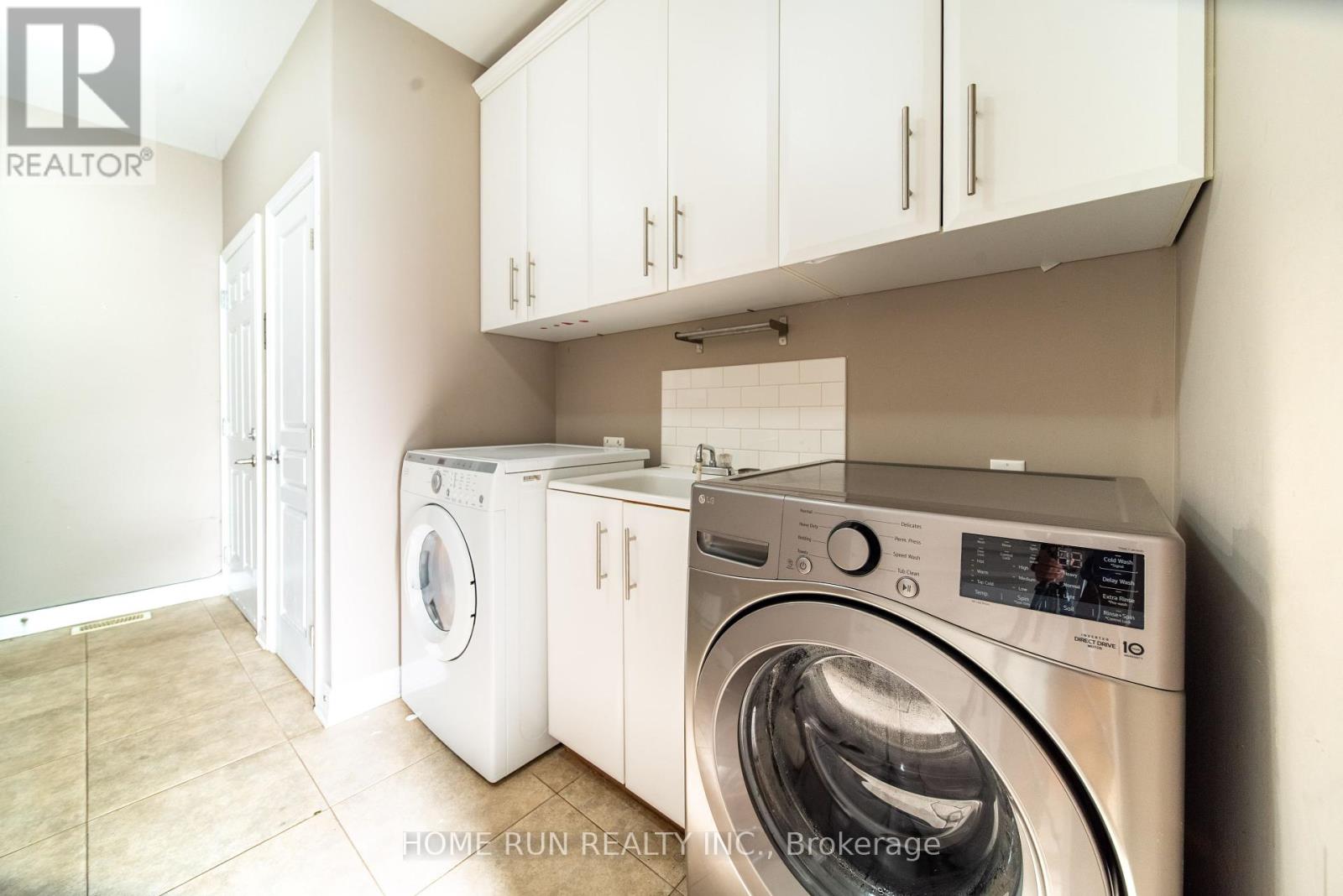 46 St Helen's Place, Ottawa, Ontario  K2G 2P1 - Photo 9 - X12417482