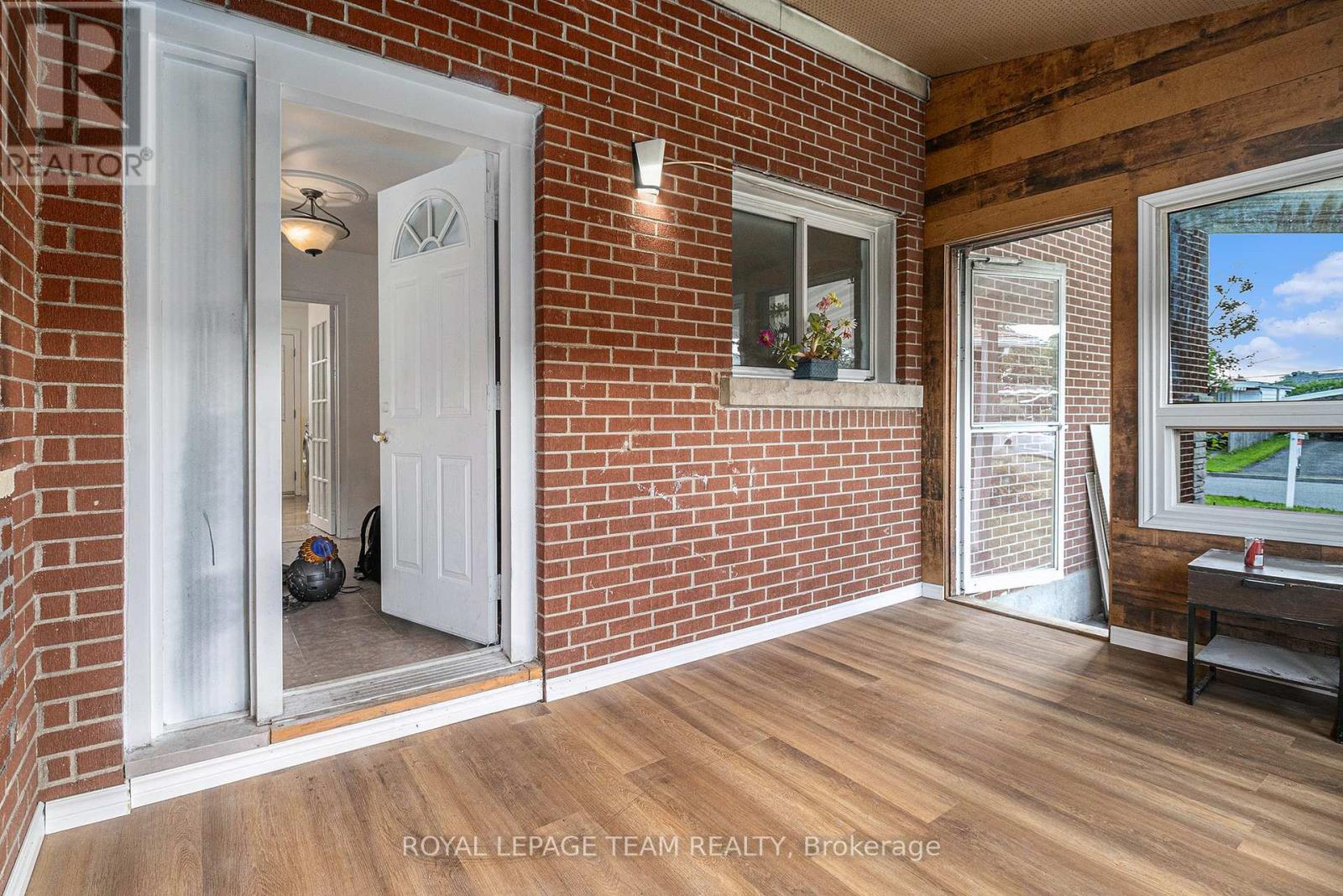 1285 Fellows Road, Ottawa, Ontario  K2C 2V8 - Photo 4 - X12417486