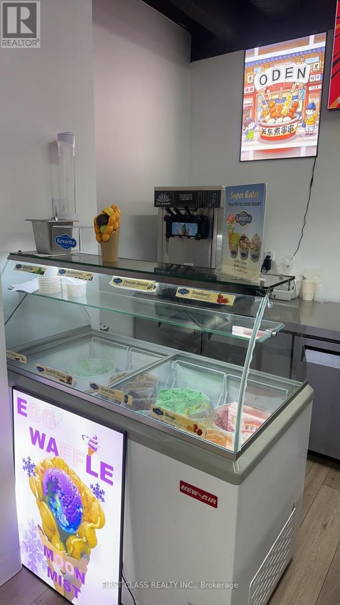 376 Yonge Street, Toronto, Ontario  M5B 1S6 - Photo 3 - C12417483