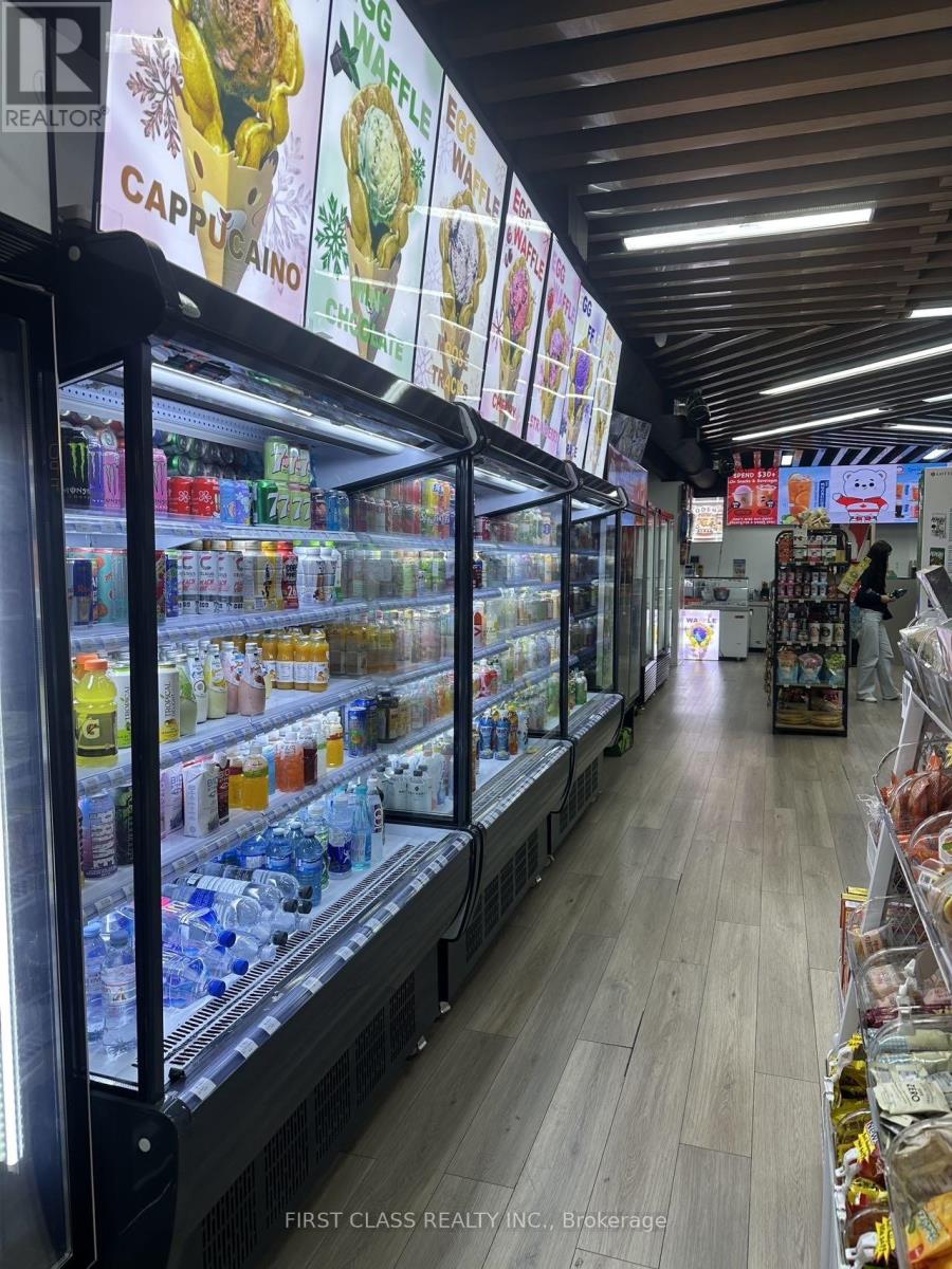 376 Yonge Street, Toronto, Ontario  M5B 1S6 - Photo 4 - C12417483