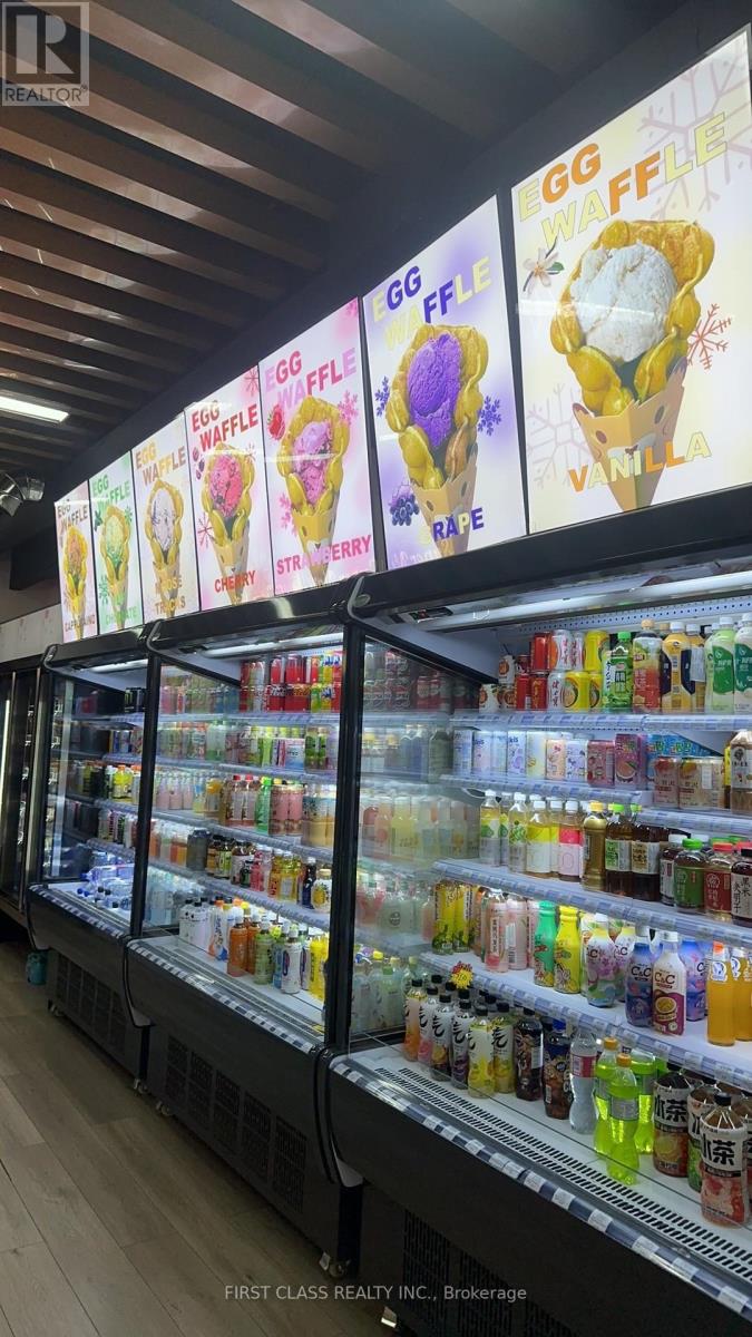 376 Yonge Street, Toronto, Ontario  M5B 1S6 - Photo 5 - C12417483