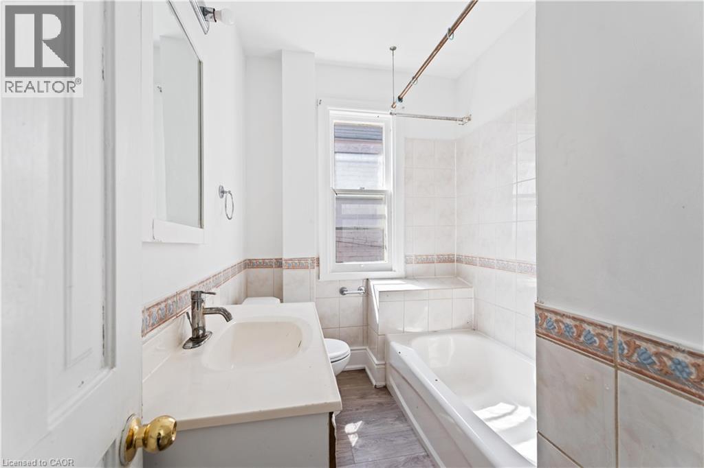 110 Myrtle Avenue Unit# 3, Hamilton, Ontario  L8M 2G2 - Photo 7 - 40771913