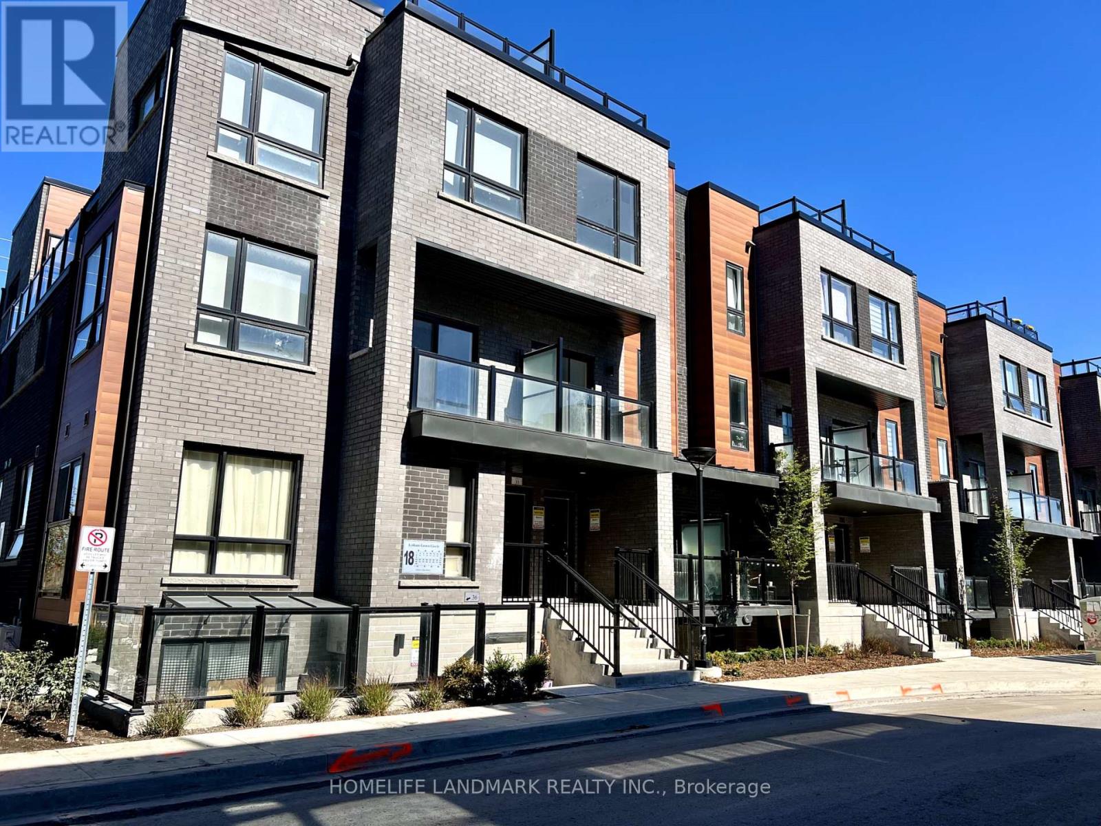 34 - 18 LYTHAM GREEN CIRCLE, Newmarket, Ontario