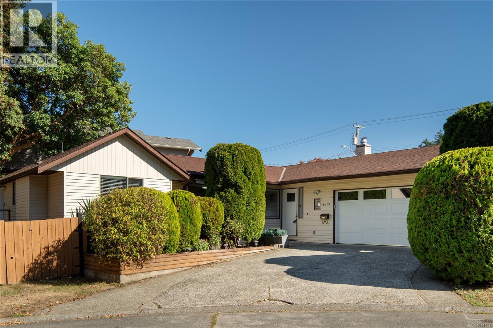 4101 Scoones Pl, Saanich, British Columbia  V8X 4R4 - Photo 2 - 1014587