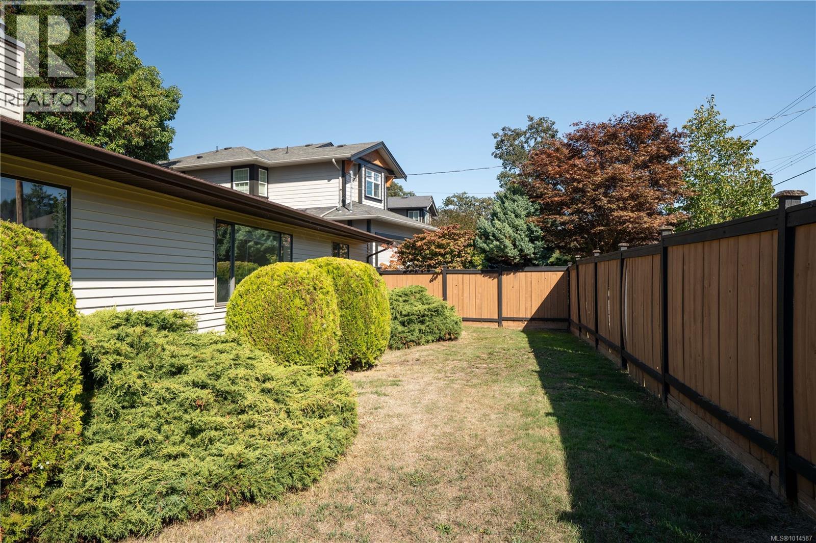 4101 Scoones Pl, Saanich, British Columbia  V8X 4R4 - Photo 31 - 1014587