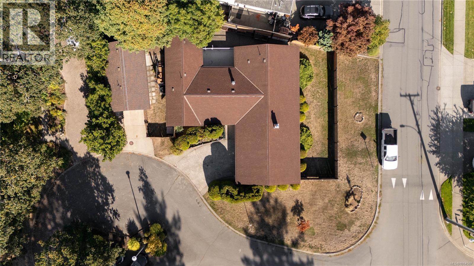 4101 Scoones Pl, Saanich, British Columbia  V8X 4R4 - Photo 4 - 1014587
