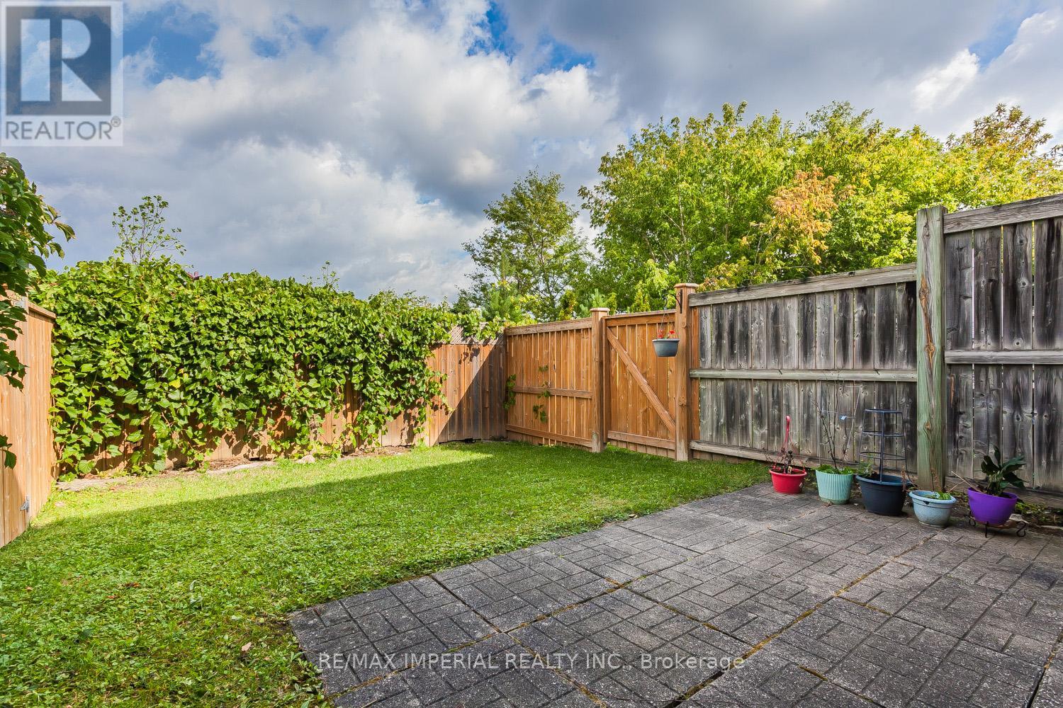 9a - 81 Northern Heights Drive, Richmond Hill, Ontario  L4B 4C9 - Photo 2 - N12417527