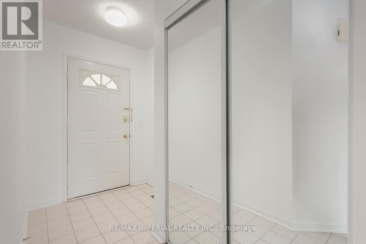 9a - 81 Northern Heights Drive, Richmond Hill, Ontario  L4B 4C9 - Photo 3 - N12417527