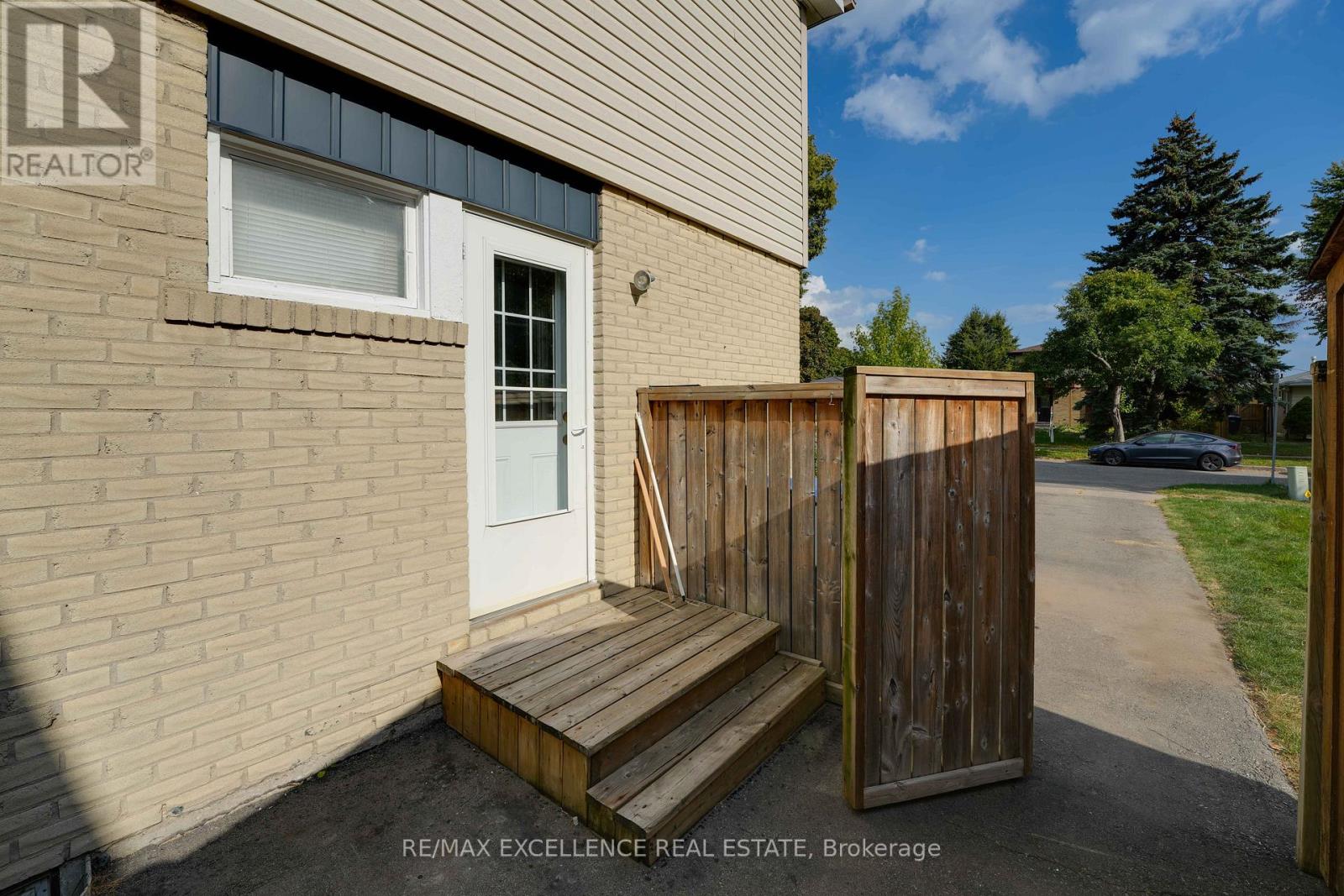 36 Herkley Drive, Brampton, Ontario  L6V 2E8 - Photo 25 - W12417516
