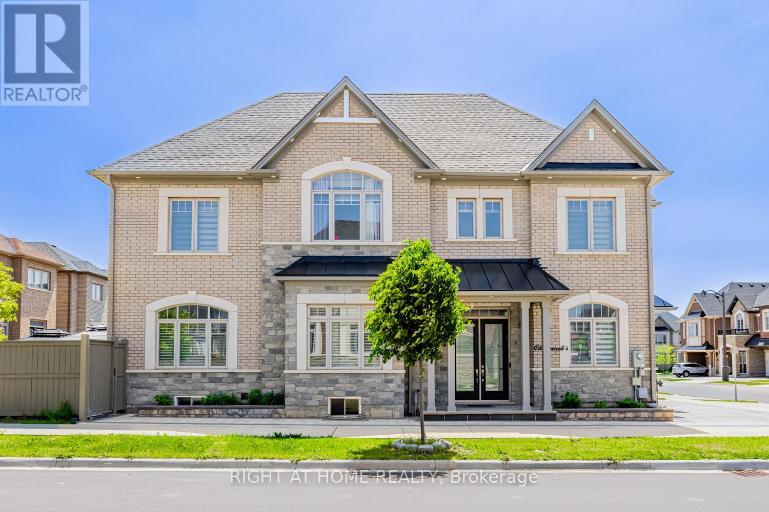 104 Sora Gate, Oakville, Ontario  L6H 0Y4 - Photo 1 - W12417523