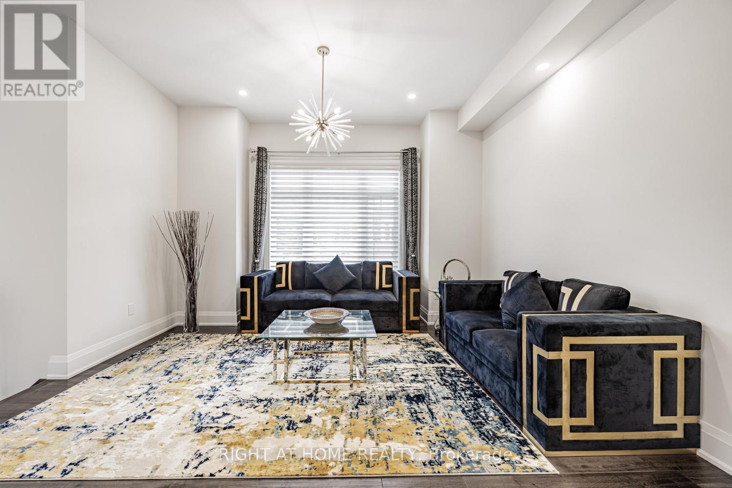 104 Sora Gate, Oakville, Ontario  L6H 0Y4 - Photo 10 - W12417523