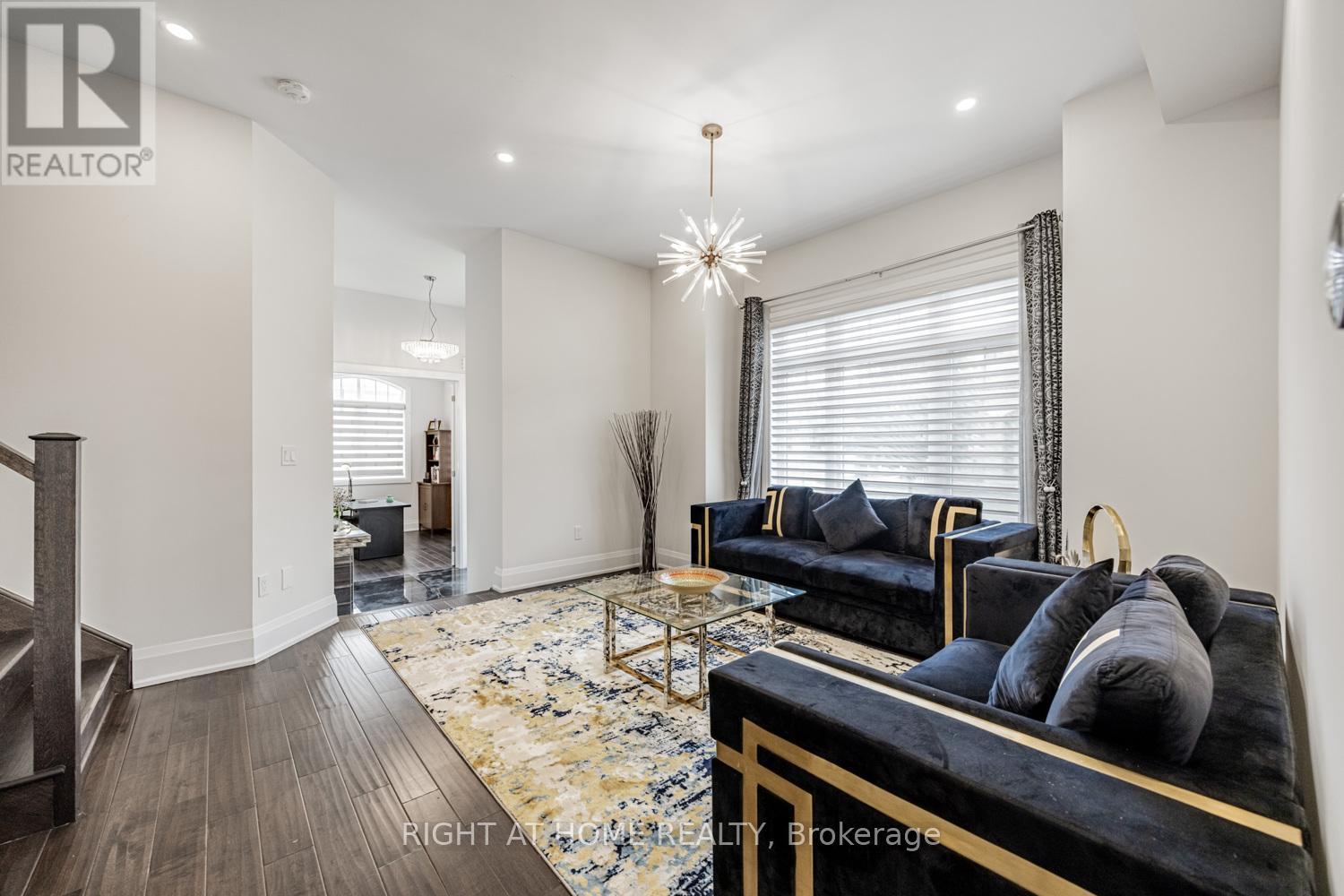 104 Sora Gate, Oakville, Ontario  L6H 0Y4 - Photo 11 - W12417523