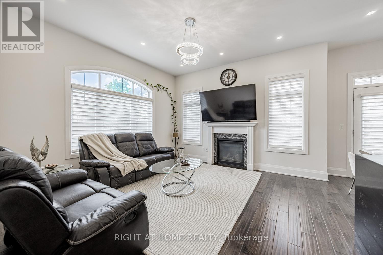 104 Sora Gate, Oakville, Ontario  L6H 0Y4 - Photo 13 - W12417523
