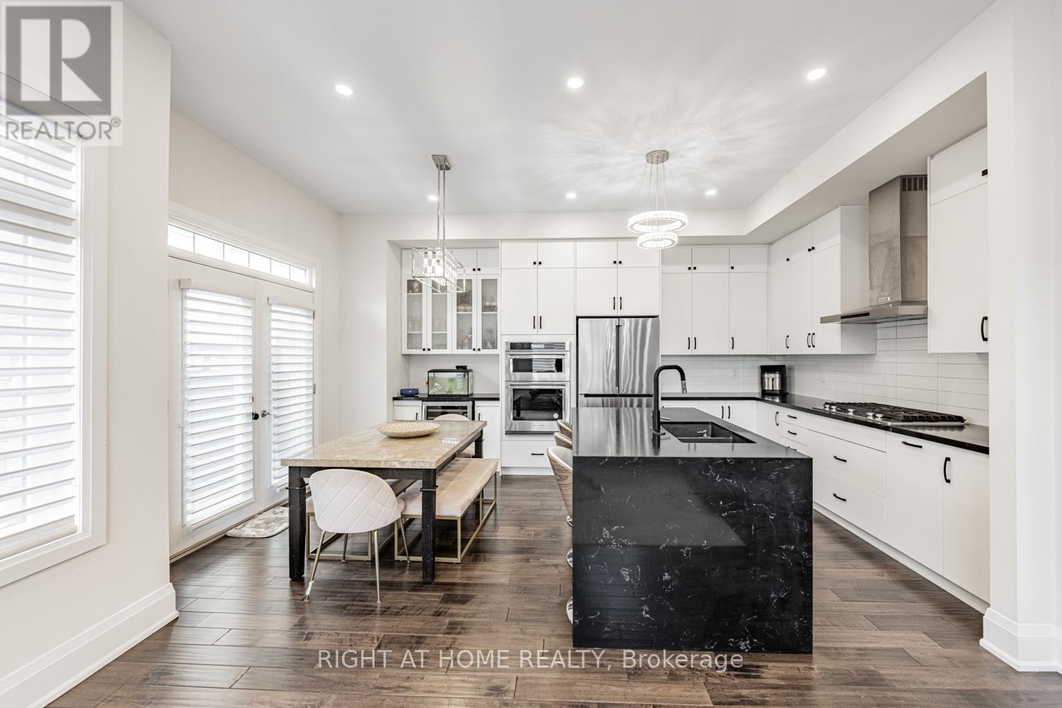 104 Sora Gate, Oakville, Ontario  L6H 0Y4 - Photo 17 - W12417523