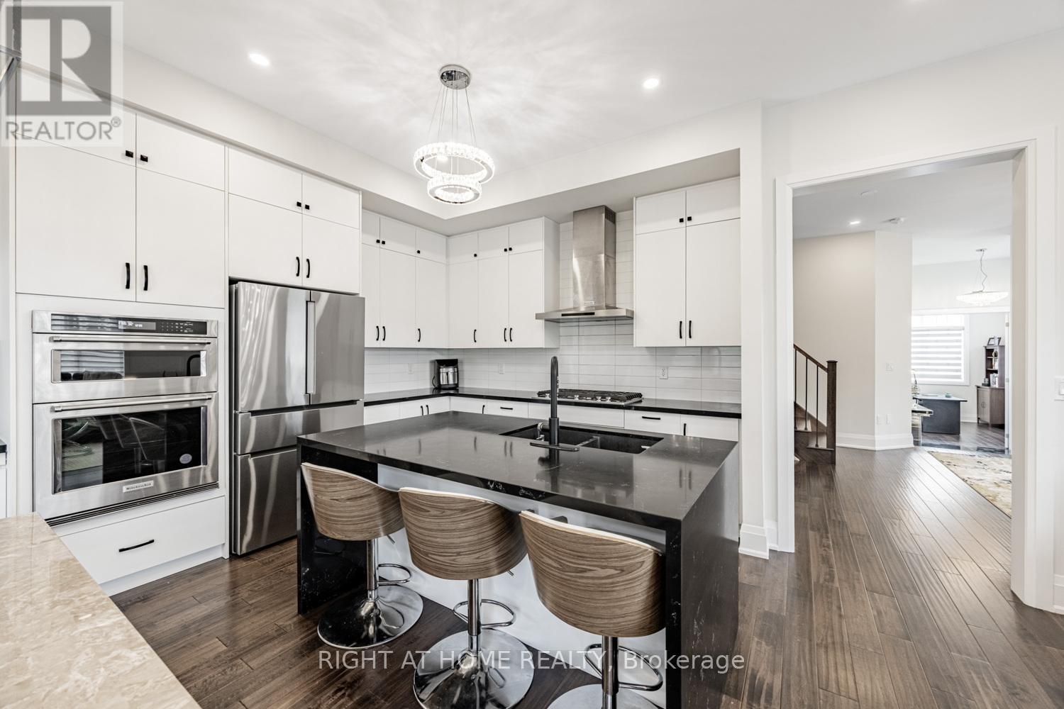 104 Sora Gate, Oakville, Ontario  L6H 0Y4 - Photo 18 - W12417523