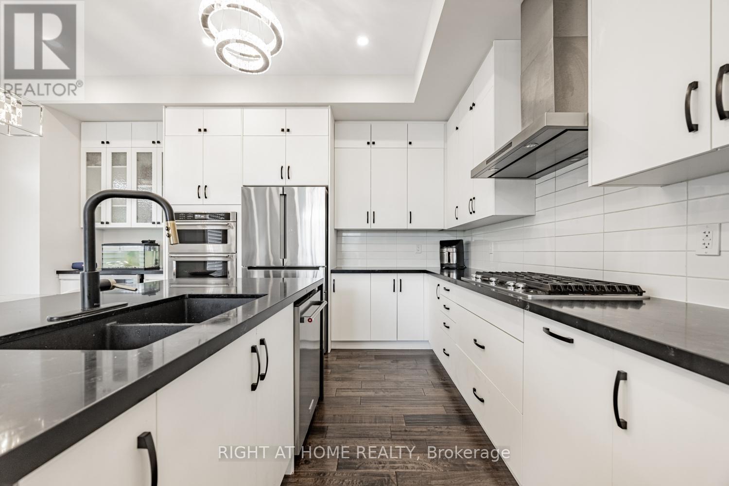 104 Sora Gate, Oakville, Ontario  L6H 0Y4 - Photo 20 - W12417523