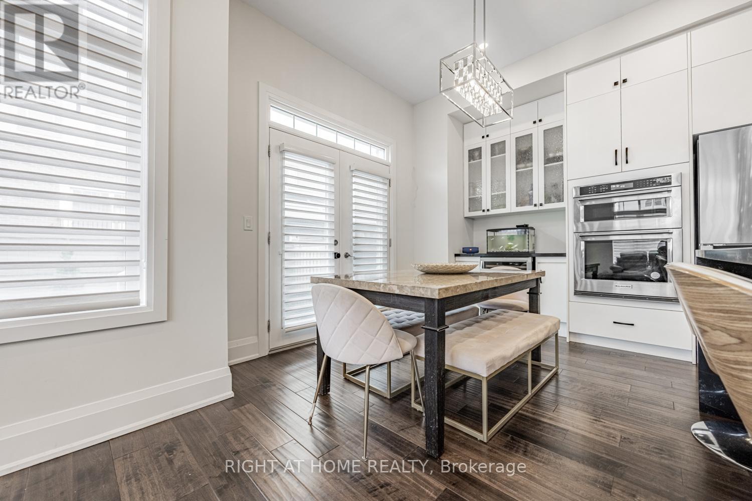 104 Sora Gate, Oakville, Ontario  L6H 0Y4 - Photo 21 - W12417523