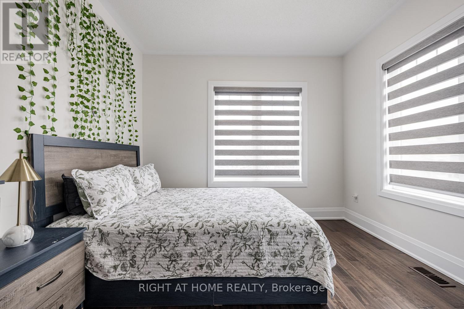 104 Sora Gate, Oakville, Ontario  L6H 0Y4 - Photo 34 - W12417523