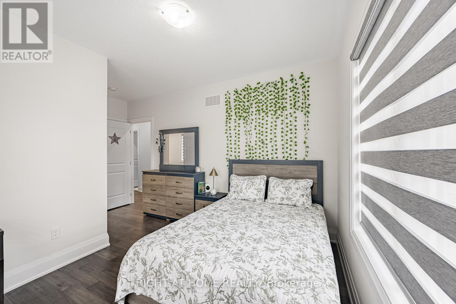 104 Sora Gate, Oakville, Ontario  L6H 0Y4 - Photo 35 - W12417523