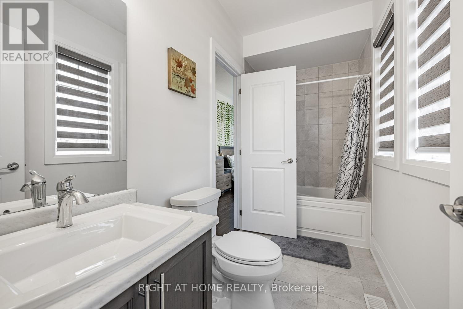 104 Sora Gate, Oakville, Ontario  L6H 0Y4 - Photo 36 - W12417523