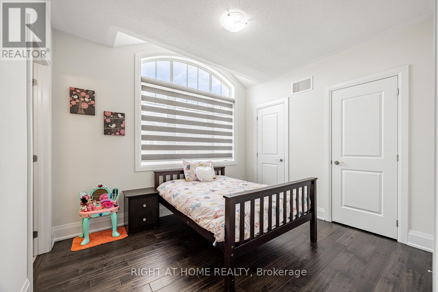 104 Sora Gate, Oakville, Ontario  L6H 0Y4 - Photo 37 - W12417523