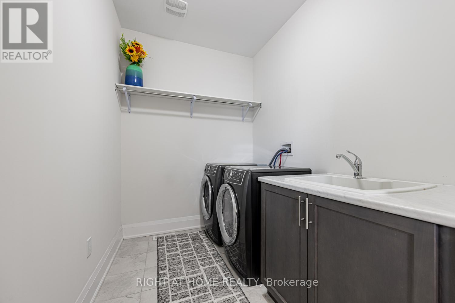 104 Sora Gate, Oakville, Ontario  L6H 0Y4 - Photo 38 - W12417523