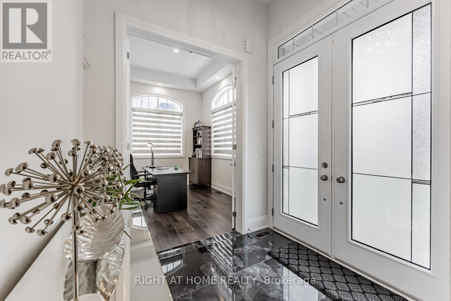 104 Sora Gate, Oakville, Ontario  L6H 0Y4 - Photo 6 - W12417523