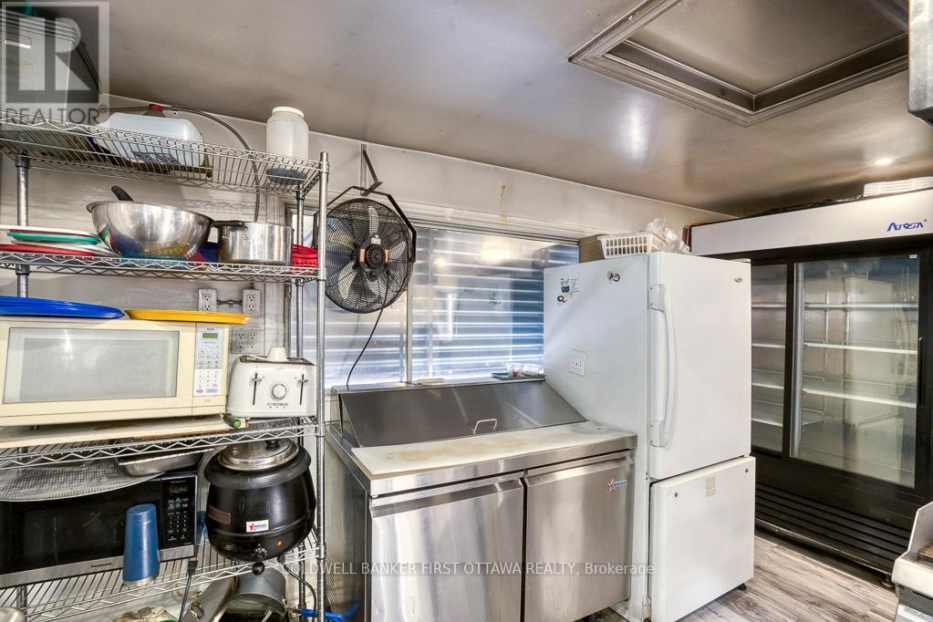 106 Broadway Street W, Merrickville-Wolford, Ontario  K0G 1N0 - Photo 11 - X12417538