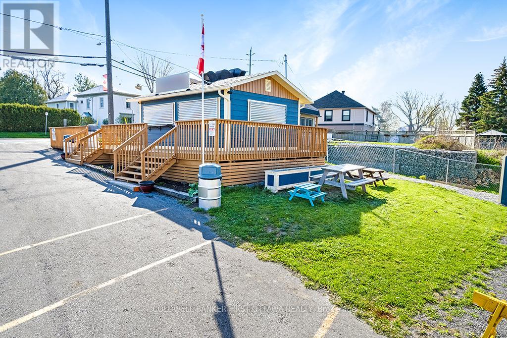 106 Broadway Street W, Merrickville-Wolford, Ontario  K0G 1N0 - Photo 17 - X12417538