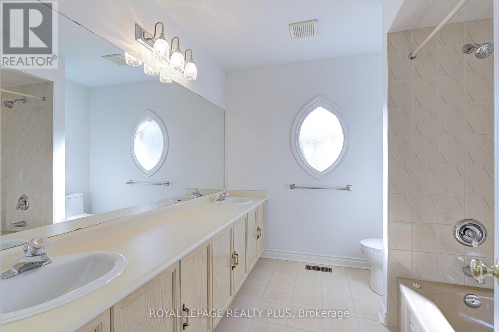 5 Falkland Place, Richmond Hill, Ontario  L4C 9P3 - Photo 27 - N12412597