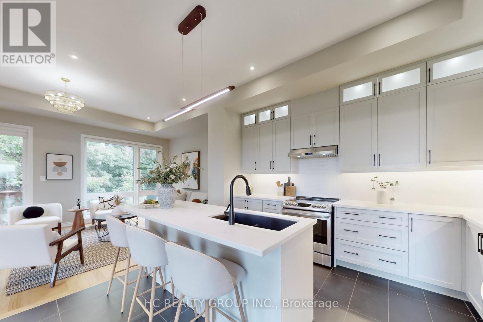 64 La Tache Crescent, Markham, Ontario  L6C 0Z6 - Photo 4 - N12415054