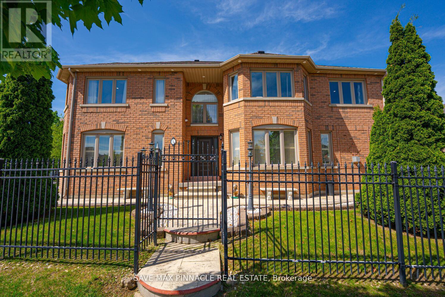 1 Ashton Drive, Vaughan, Ontario  L6A 2L4 - Photo 2 - N12417030