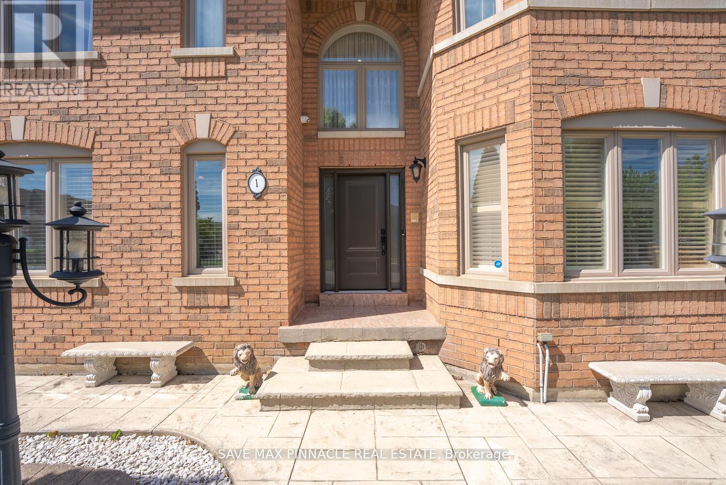 1 Ashton Drive, Vaughan, Ontario  L6A 2L4 - Photo 3 - N12417030