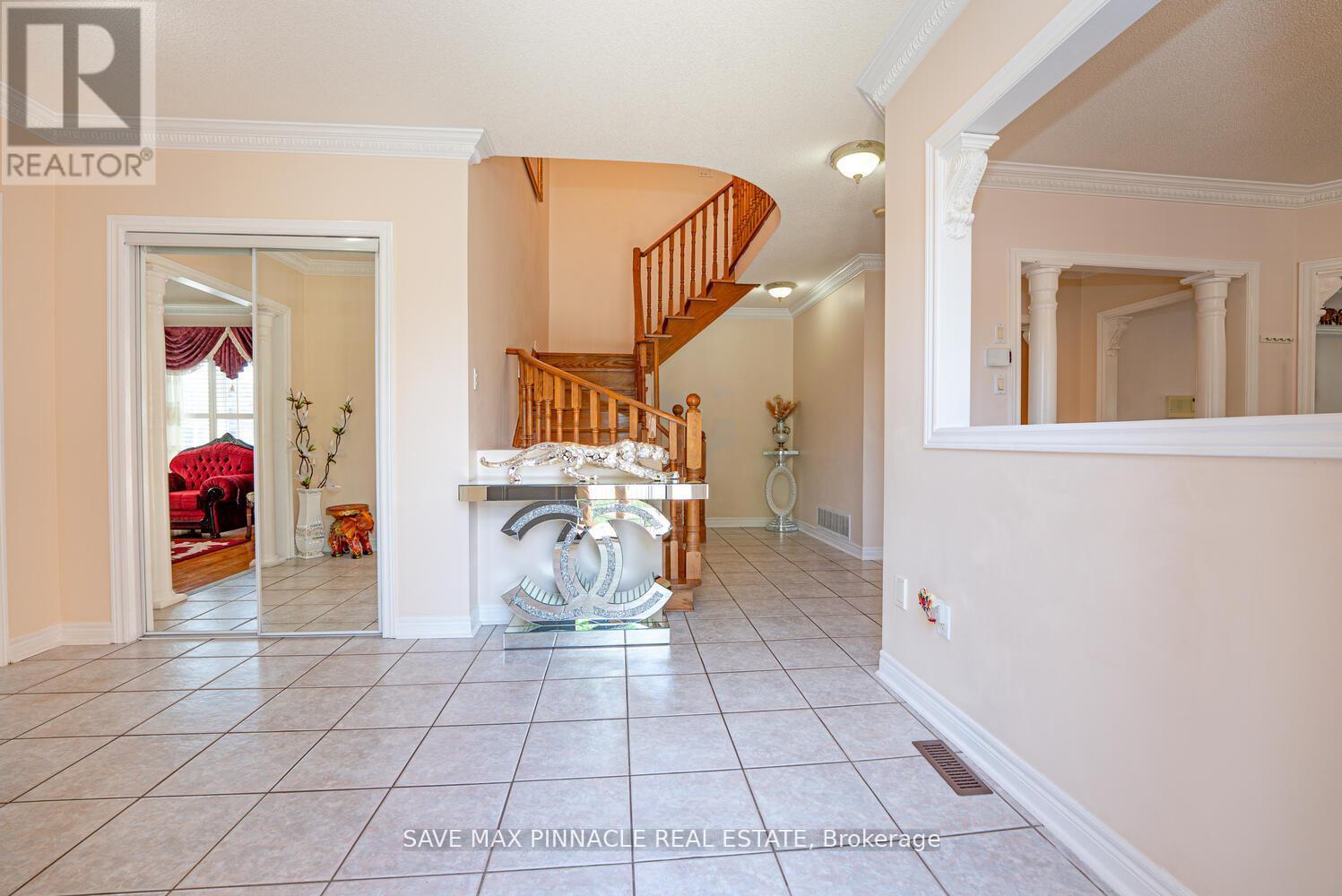 1 Ashton Drive, Vaughan, Ontario  L6A 2L4 - Photo 4 - N12417030